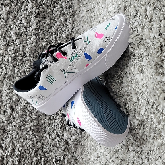 Converse Brand new in the box no lid - Picture 8 of 16